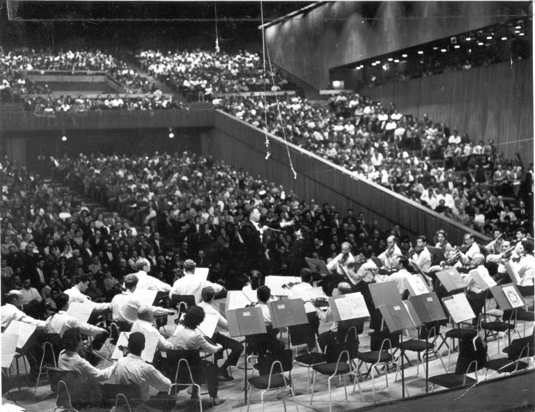 תזמורת הקיבוצים בהיכל התרבות 1965